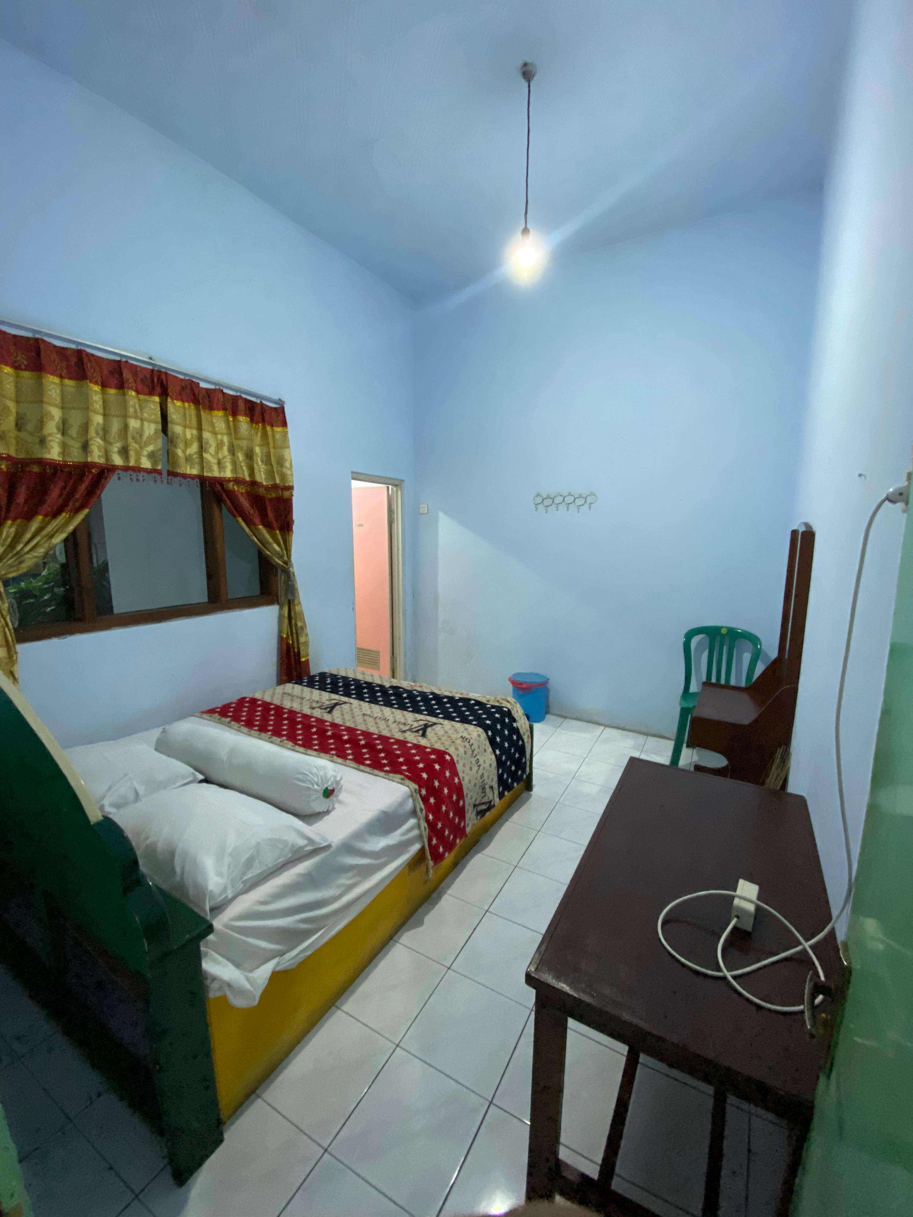 Asmoro Homestay at Senduro